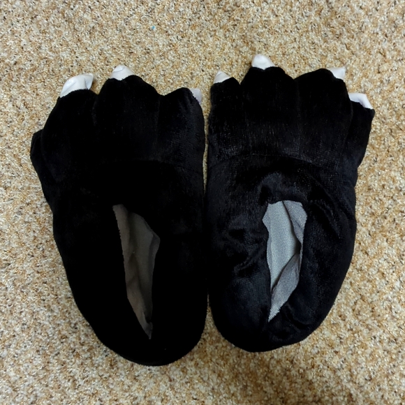 Plush cozy slippers for home, wolf claws for adults - Picture 3 of 4